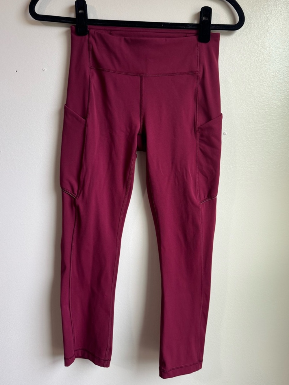 Lululemon Women’s Size 4 Berry Pink Cropped Leggings Side Pockets Zip Pocket